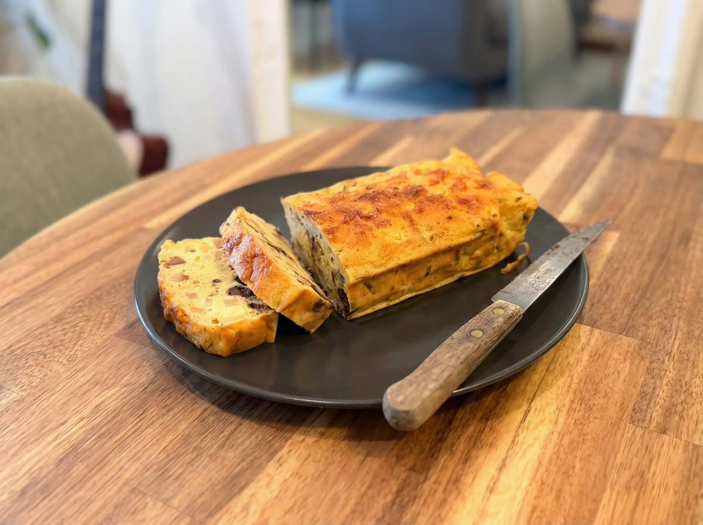 Photo pour la recette de : Cake au yoghourt poire et chocolat